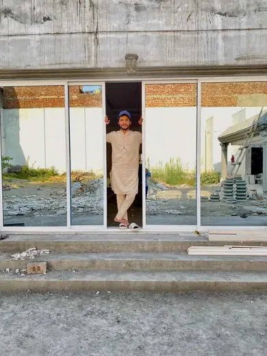 Aluminium sliding door installation
