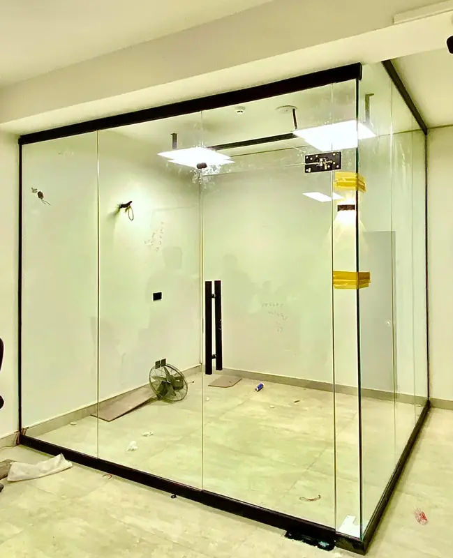 Frameless glass partition by Rehman Glasswork, Lahore